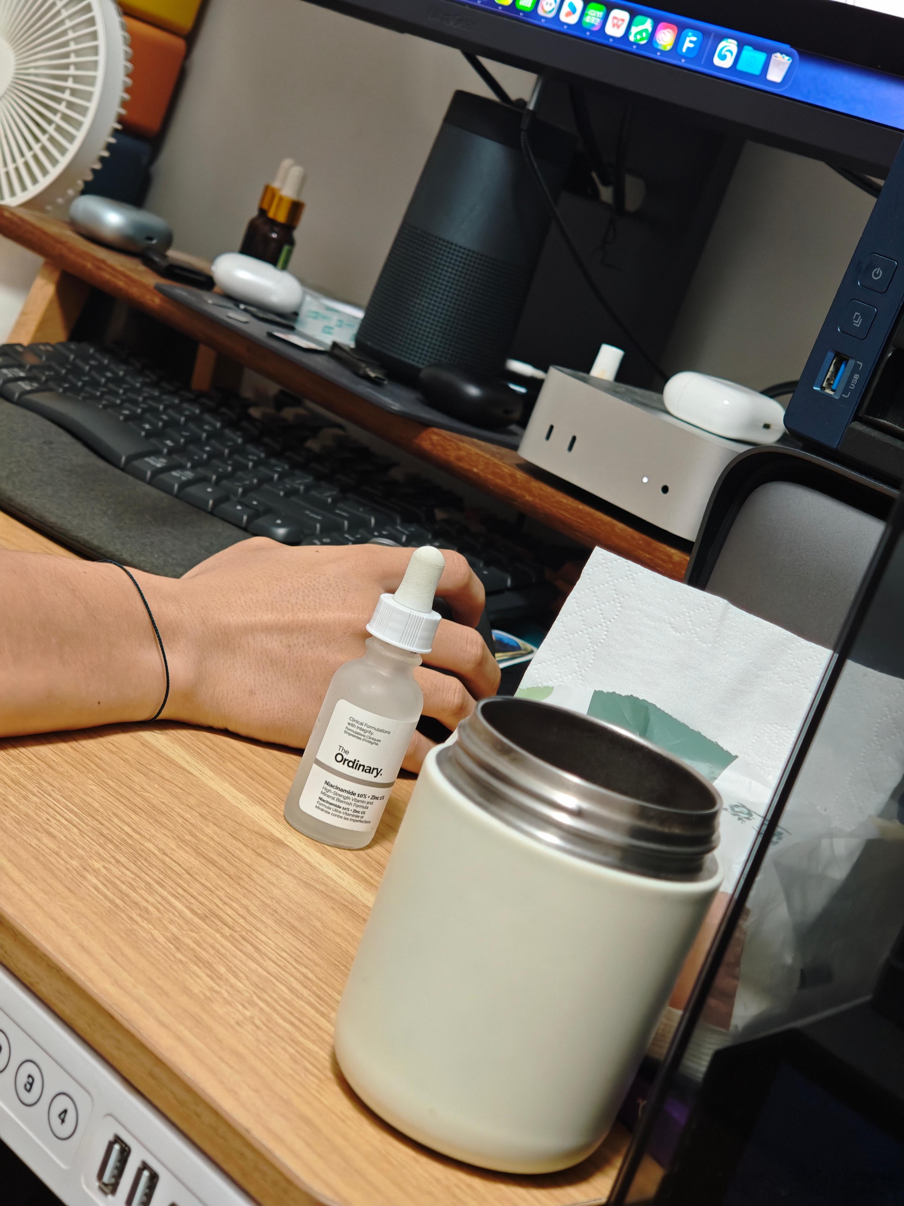 某人开始偷偷用我的护肤品了每晚一次涂的比我还上心… 