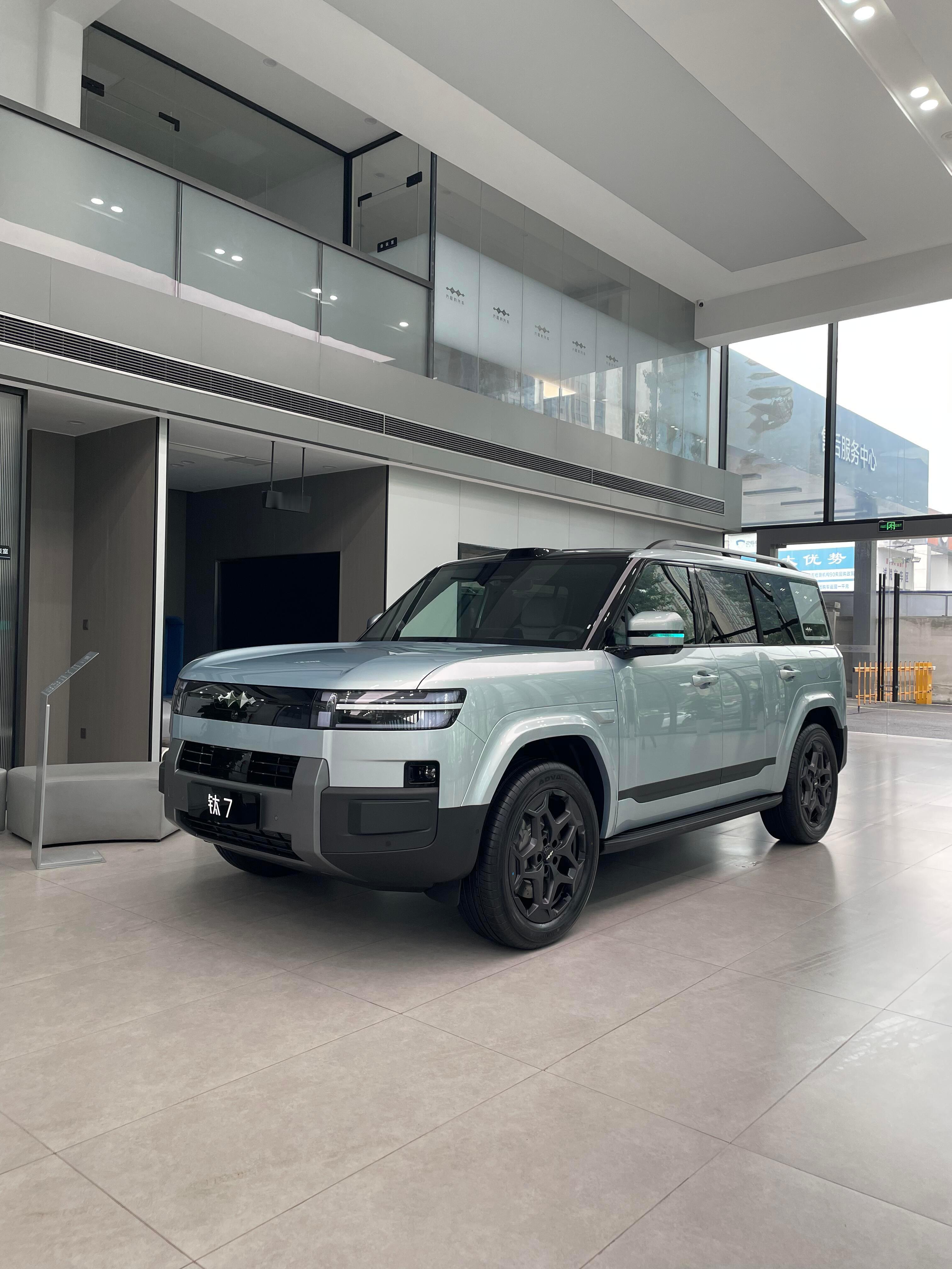 三刀买百车 粉丝真实成交价格分享车型：方程豹钛7 EV 675KM后驱闪充版指导