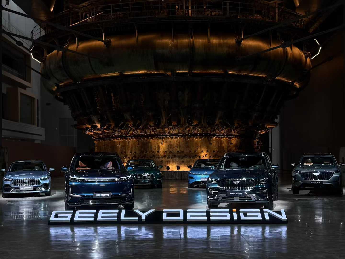 我很好奇，这活动到底是国际汽车设计论坛，还是吉利汽车设计论坛？如果只是吉利汽车主