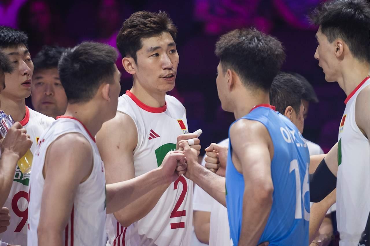 中国男排vs加拿大男排2025世界男排联赛前两局：中国队0-2（23-25/20