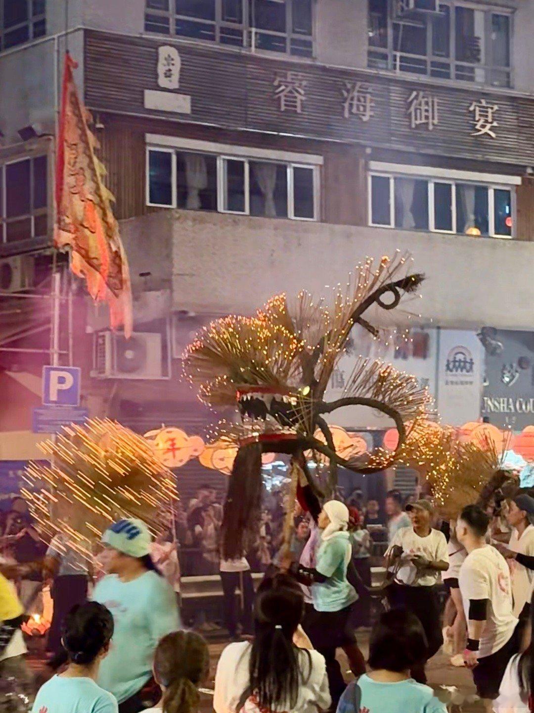 香港中秋火龙舞。中秋火龙是香港大坑地区的传统民俗节庆活动，今年是第146年，20