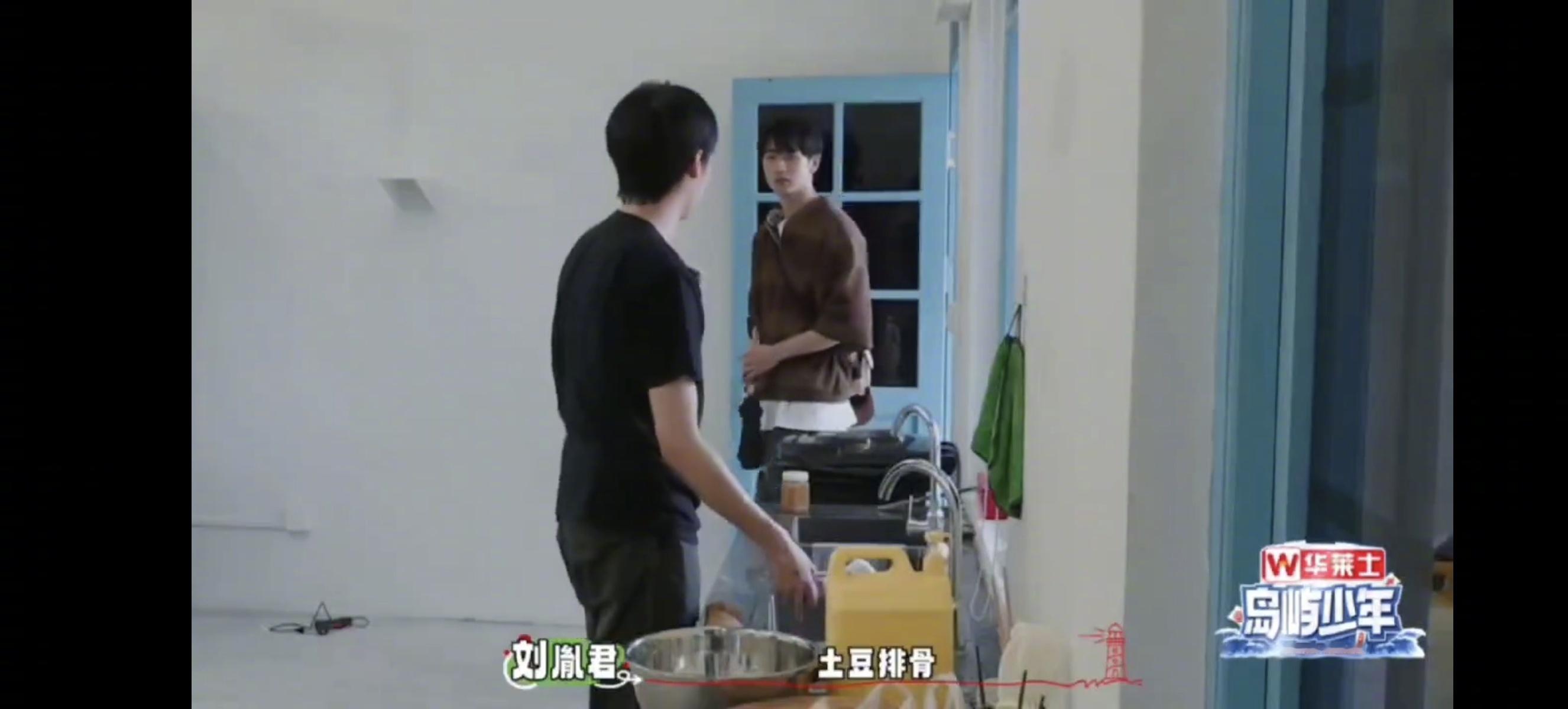 #谁家东北人没吃过土豆炖排骨# 《岛屿少年》，东北人跟同是东北人的说晚上吃土豆炖
