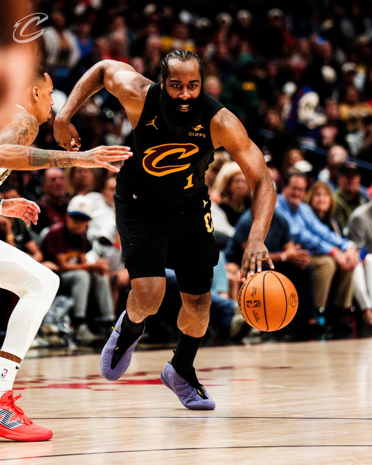 哈登今天真是“低开高走”啊！
上半场只得0分的情况下，全场得到了20分。
今天哈