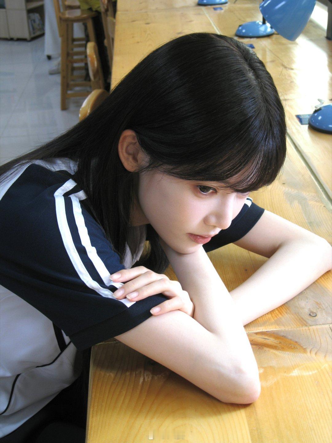 孙珍妮胳膊瘦到只剩骨头了演员为角色调整身形并不少见，但一味追求极致纤瘦难免让人担