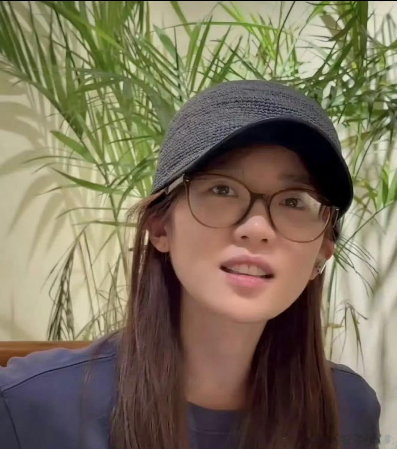 张月左面的我认识是张月，右面那个是浪7门面陈瑶吗陈瑶