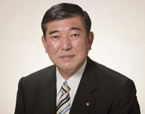 有人还在抬杠：咱们总翻日本历史旧账，是不是太过了？更想不通，为啥非得死咬高市早苗