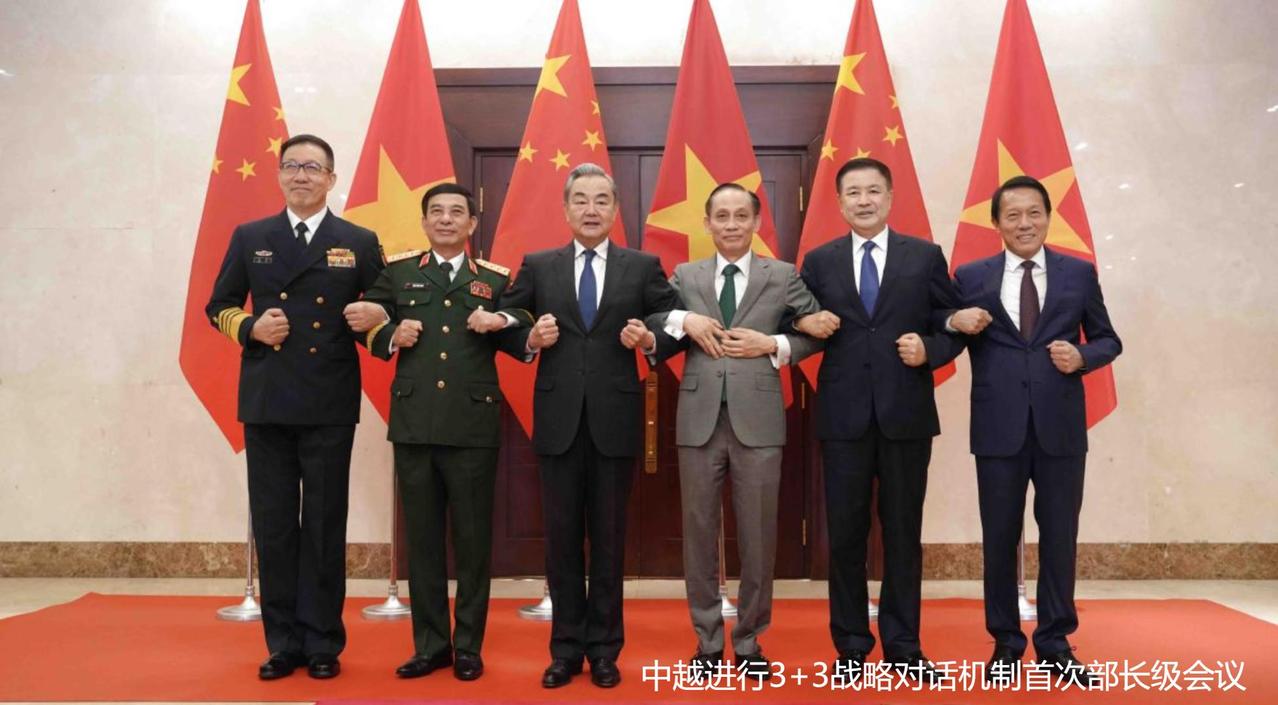 很多人都在猜，越南刚结束访美行程，为啥转头就和中国紧密联动，甚至在海上开展大规模