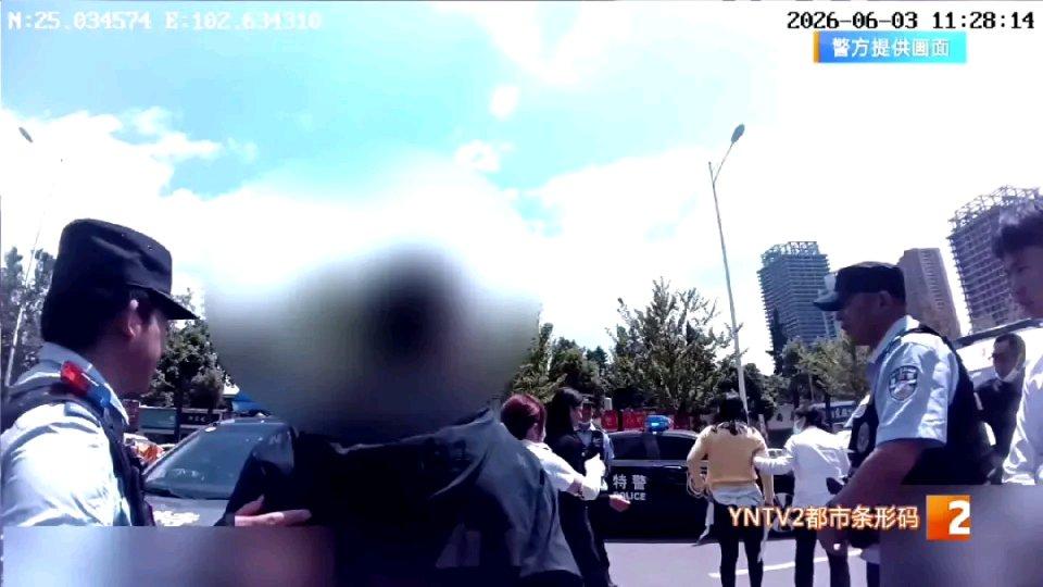 28岁男子将25厘米数据线塞入尿道，打结无法拔出；医生：电线、吸管、活物都见过，