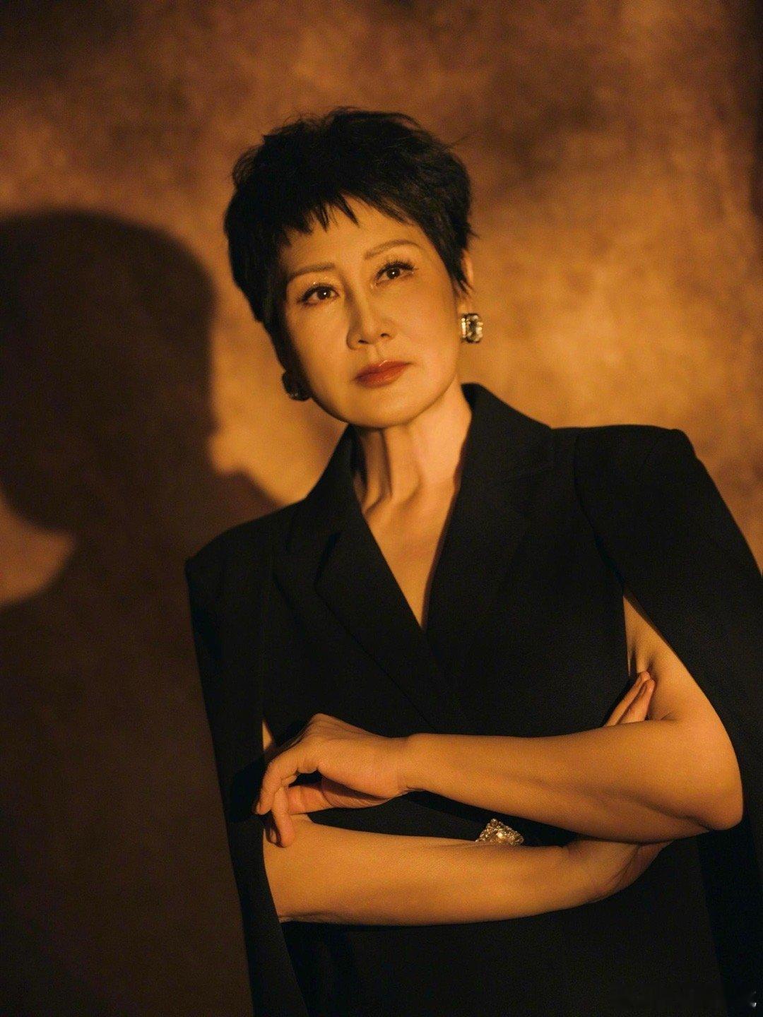 不知道张凯丽的身材很曼妙 张凯丽杀疯舞台！《万事如意》歌声婉转，一袭旗袍衬得身姿