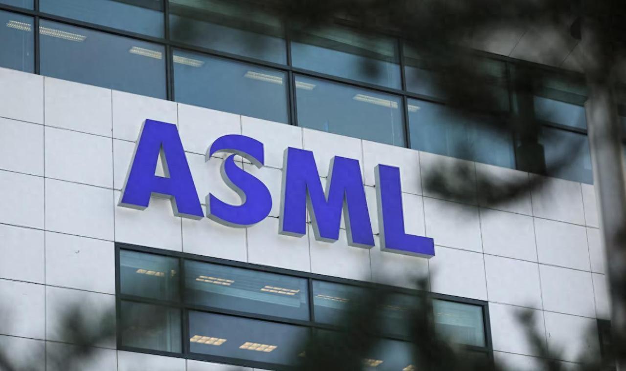 彭博社：美国方面告知ASML，担心其一台芯片制造设备可能在中国

一台机器不见踪