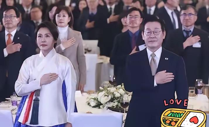 李在明访华第一天就不按常理出牌！先见在华韩国人开恳谈会，那句“填补外交空白”，听