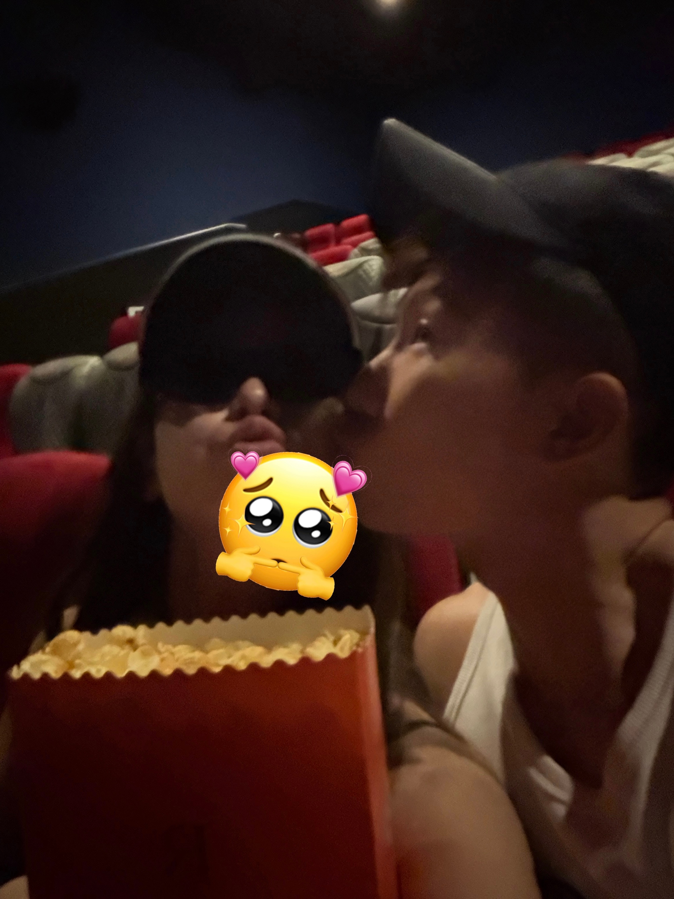 下午训练完就迫不及待看电影了🎬空枪太太太太太太太太好看这个焦糖爆米花🍿也很美