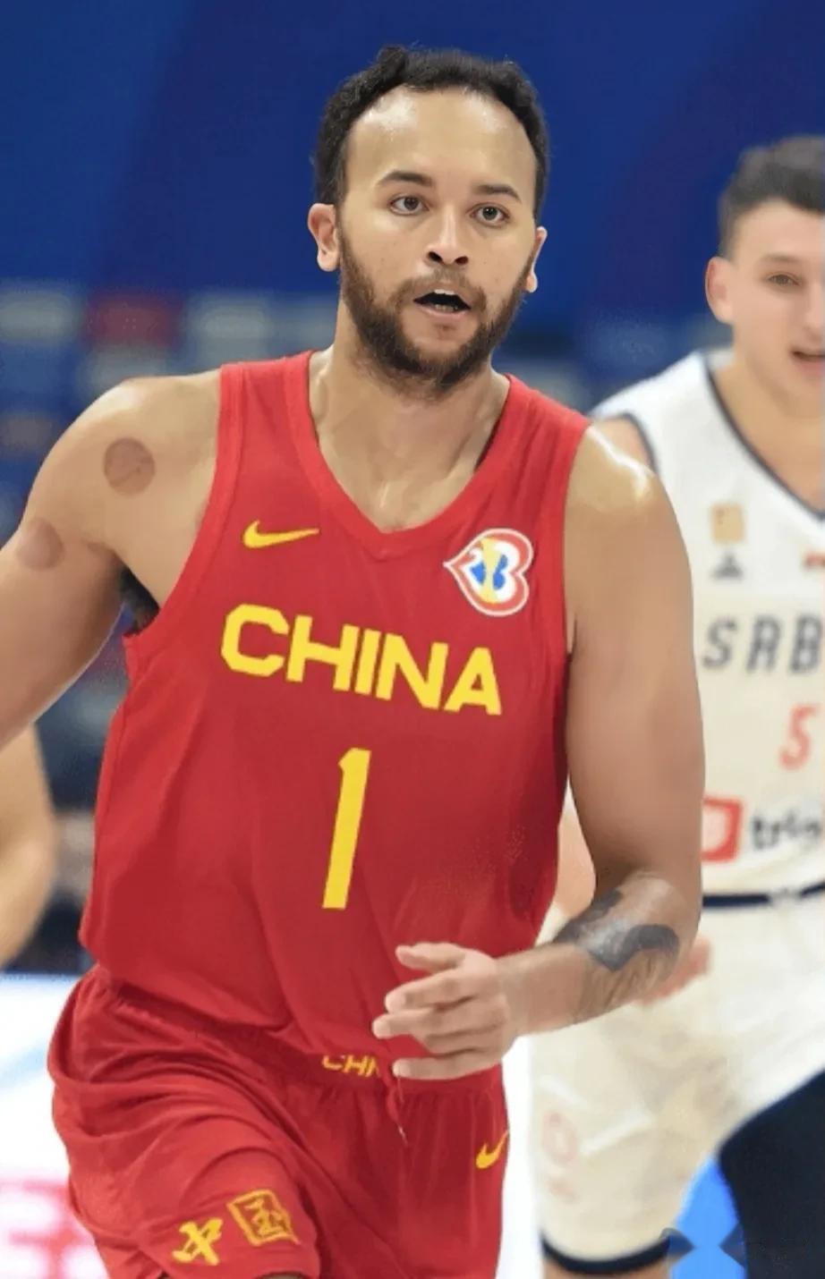 63:105，中国男篮惨败塞尔维亚，这场比赛中，四位悍将的表现不尽人意:

1.