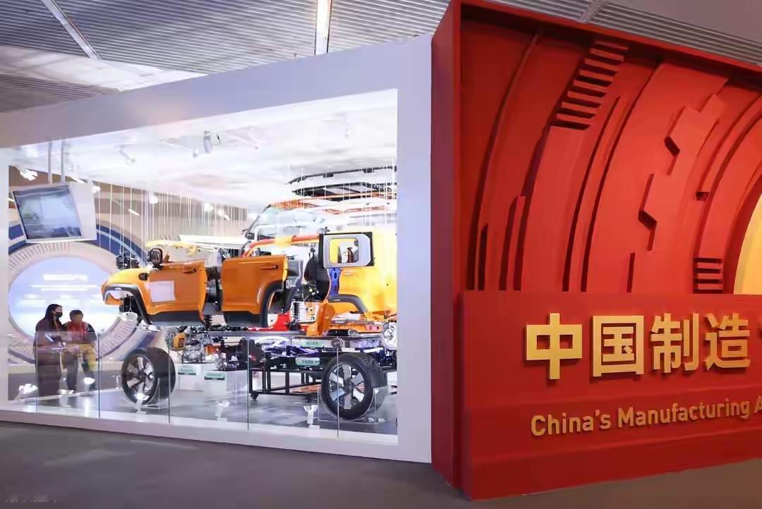 你发现没有，最近美国的节奏变得有点怪。

仔细看这两年，美国雷声越来越大，雨点却