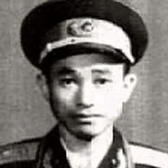 1949 年西北战场，189 师师长蔡长元身为一师主官，却冲到一线靠前拼杀，遭到