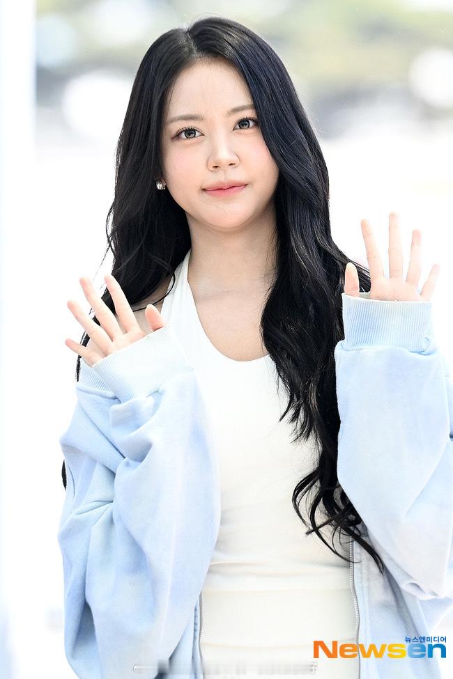 Hearts2Hearts组合JIWOO、CARMEN、YUHA、STELLA、