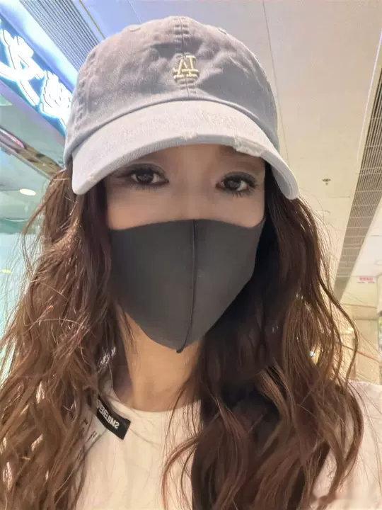 李小冉出发录制新综艺就这个熟人局爽！李小冉出发录制新综艺不想睡的星期五啦！李小冉