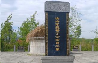 1959年，几个村民炸开了丁汝昌的墓地，墓地里有一黑一红两个棺材，村民们直接将遗