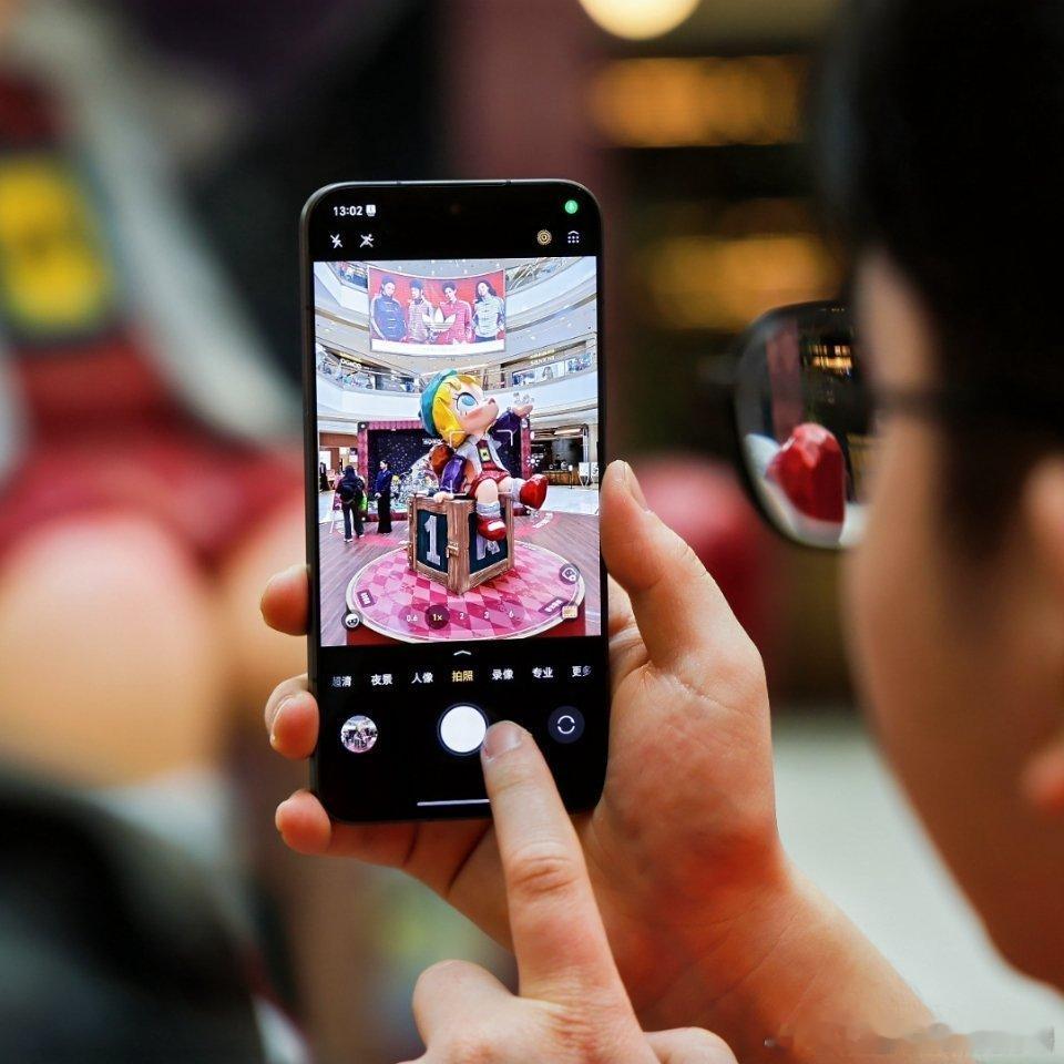 太酷了！荣耀500 Pro MOLLY20周年联名主题店及快闪活动，于北京、上海