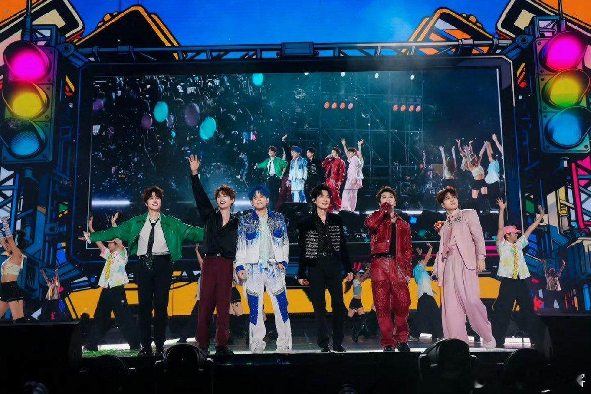 陆虎在笑 王栎鑫张远在闹 欢乐值拉满！再就业男团老友同框全程高能，伴奏唱歌超带感