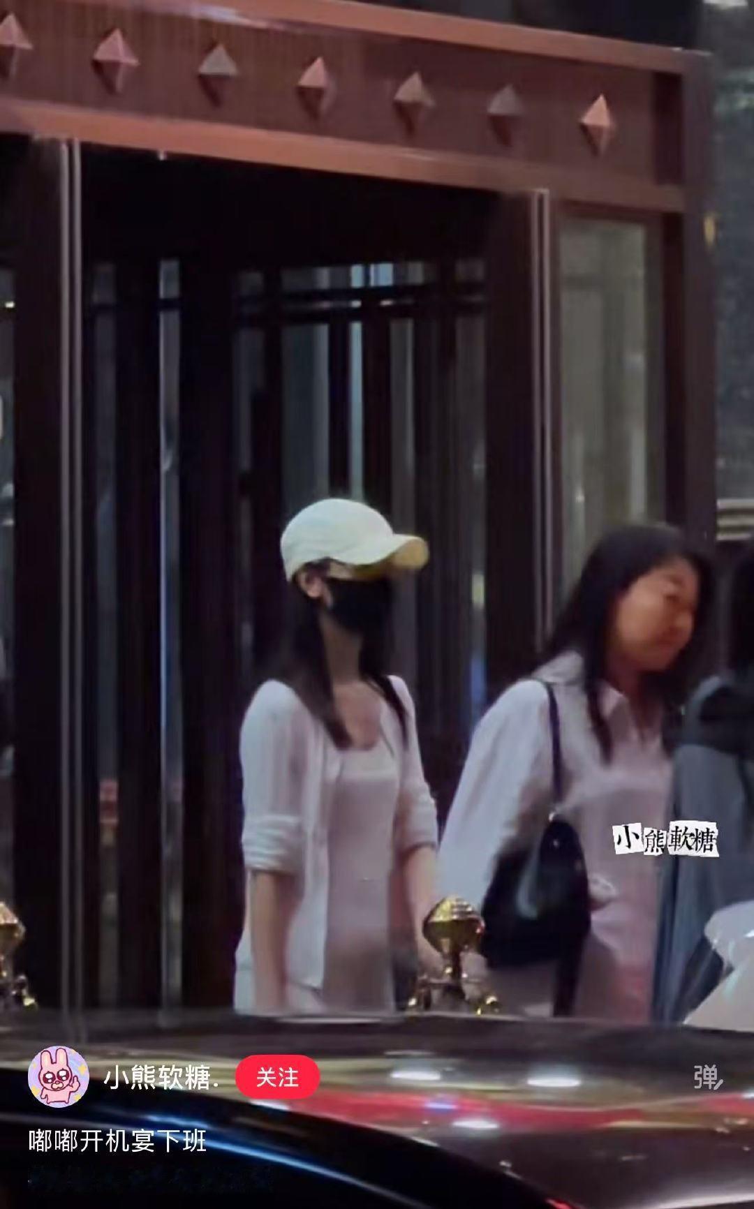 陈都灵新剧开机宴路透陈都灵开机宴路透 陈都灵开机宴路透，期待嘟嘟新剧 