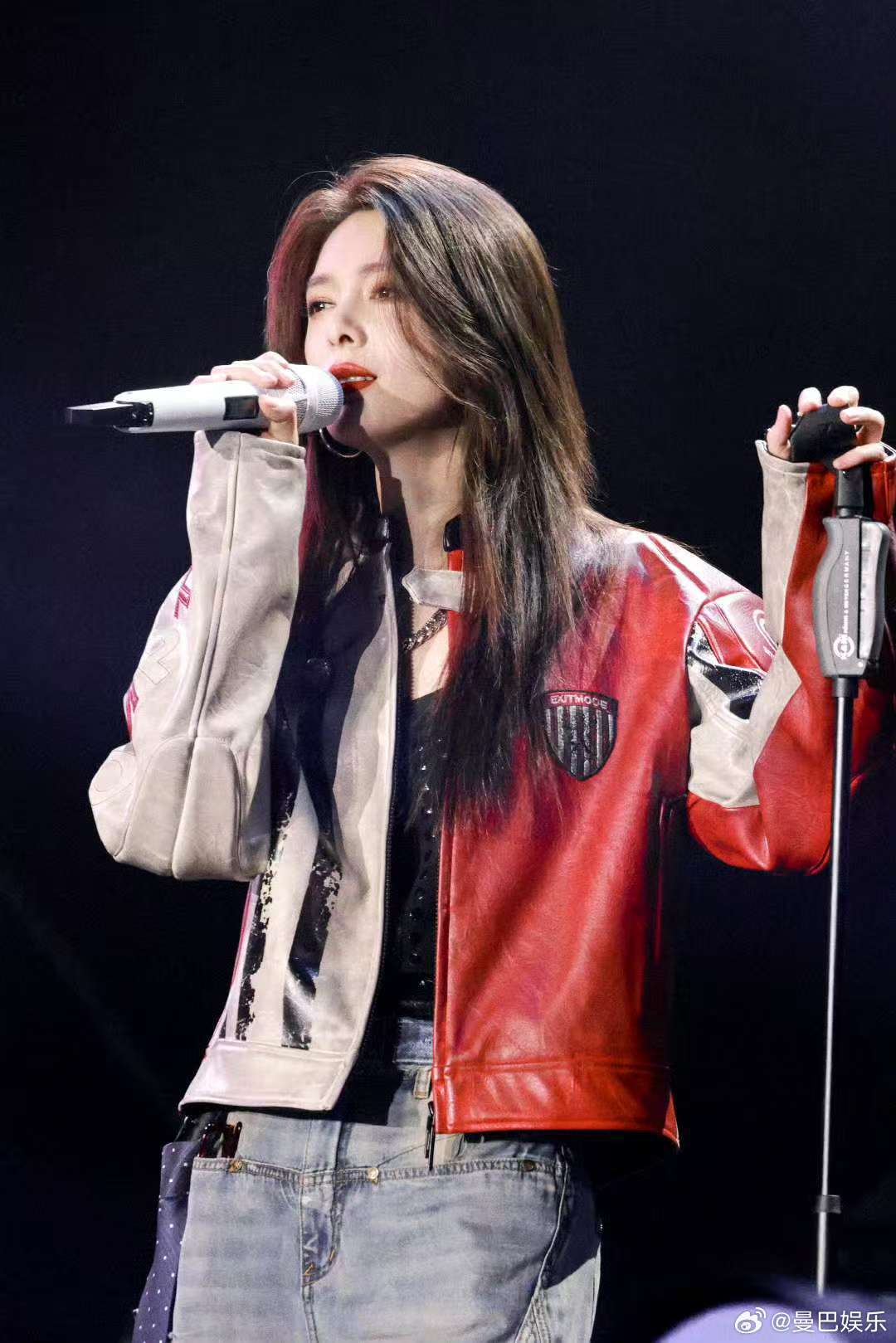 傅菁晒看过最美的烟火有傅菁的日子从不无聊！《雁回时》《快乐的大人2》让我们看到她