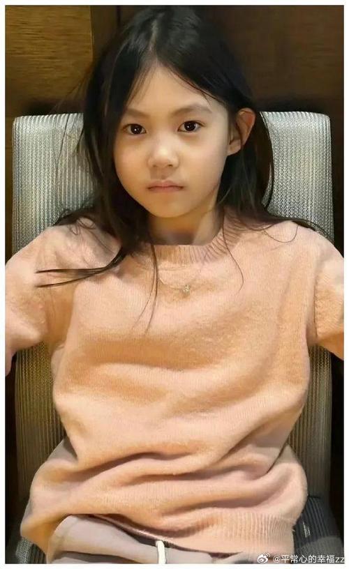 陈冠希女儿颜值热点观点﻿ 陈冠希9岁女儿曝光，这双腿赢麻了！网友：基因彩票头号赢