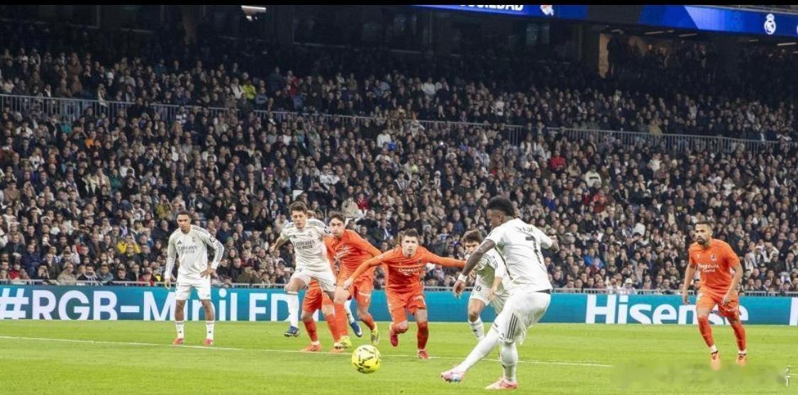 世体：皇马刷新西甲球队单赛季获点纪录，他们还总质疑裁判2月15日在今天凌晨进行的