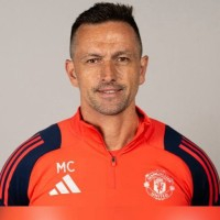 曼联 有细心的朋友注意到这次卡里克的班子没有体能教练和守门员教练那怎么办呢？当然