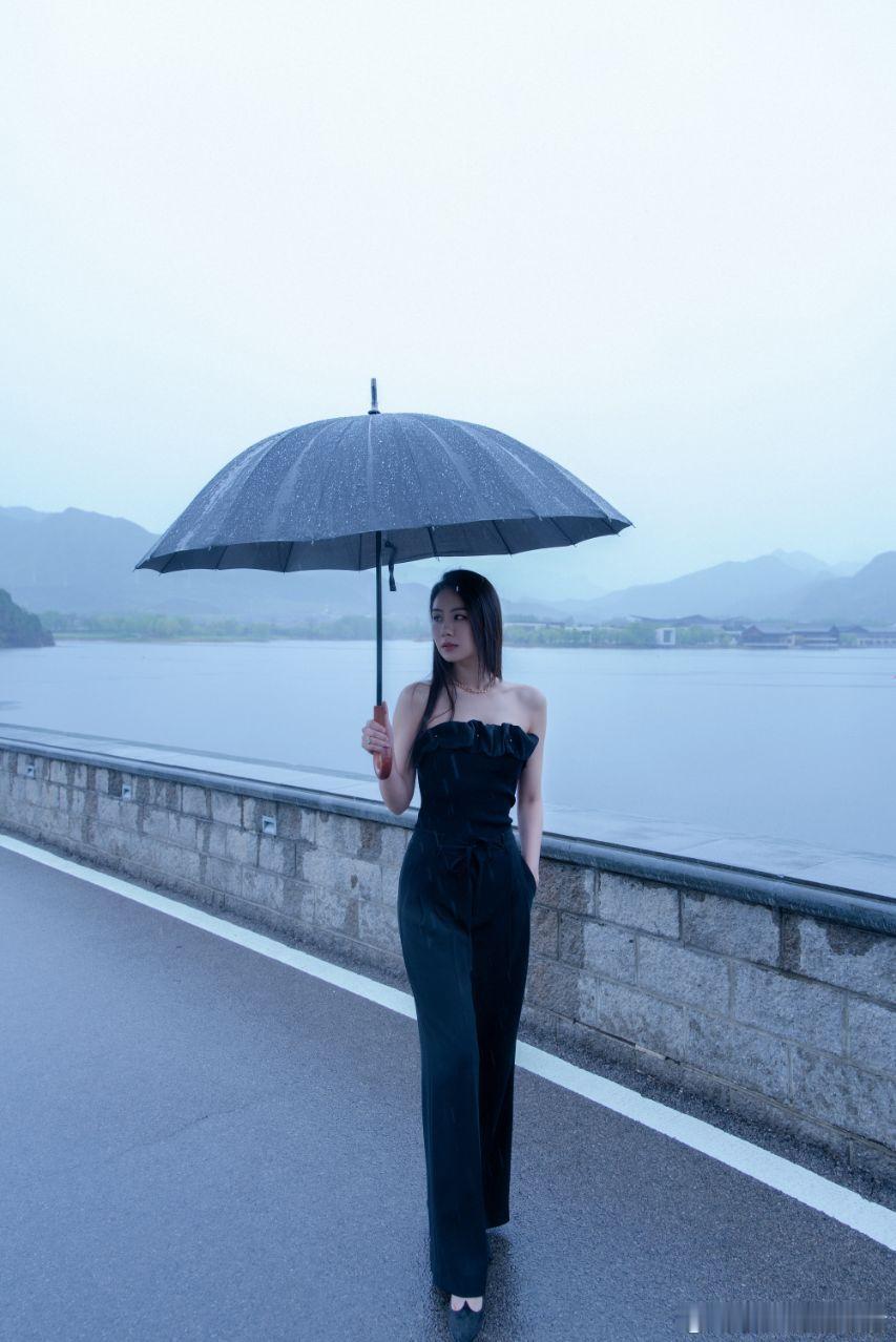 起猛了看见大缨子在走红毯 当时看《新世界》最喜欢演的大缨子了，现实中也这么美呀！