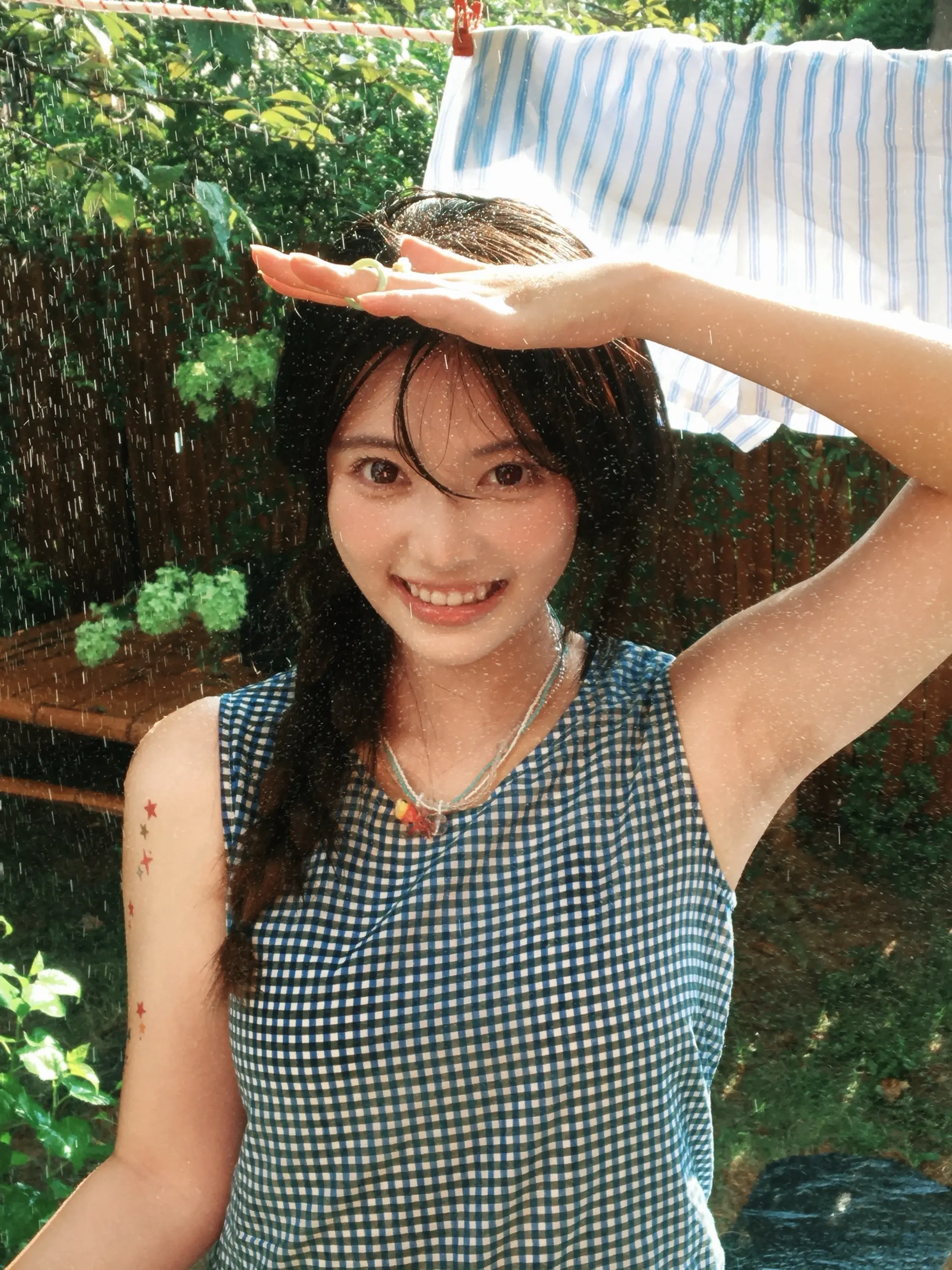 “她的脸红不是因为亚热带气候”