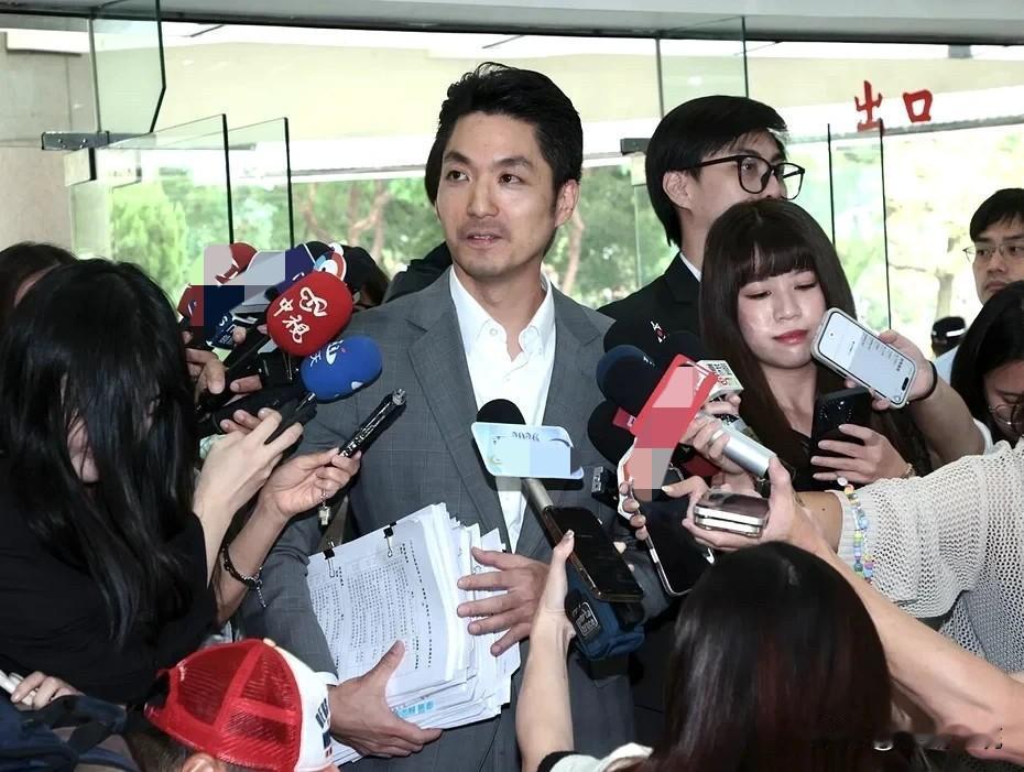曹兴诚要求蒋万安“即刻辞职”

台北市长蒋万安因长子蒋得立获得赴美留学资格，遭到