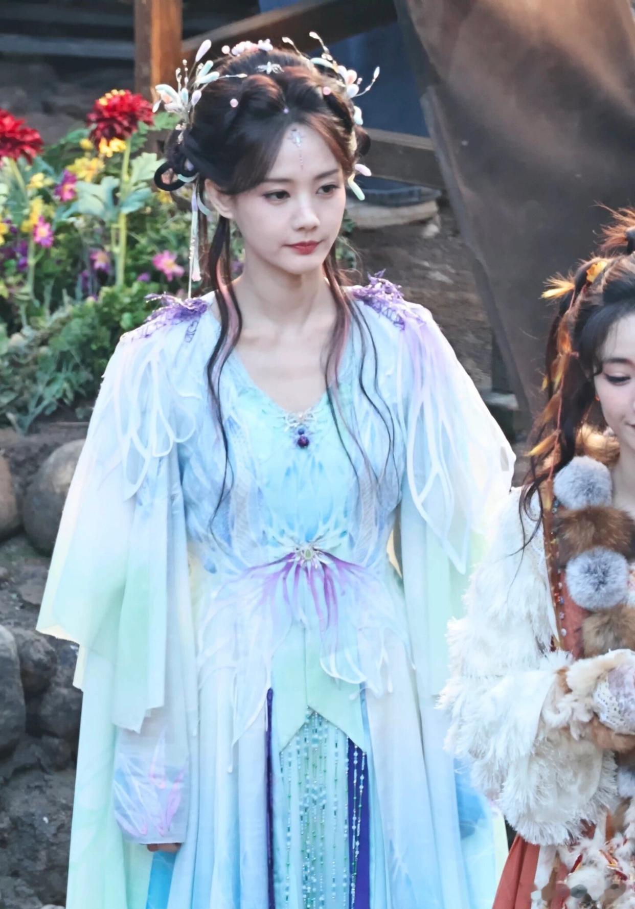 李一桐《狐妖小红娘王权篇》里的造型真的很妙，一桐算是剧内比路透更好看的类型 ​​