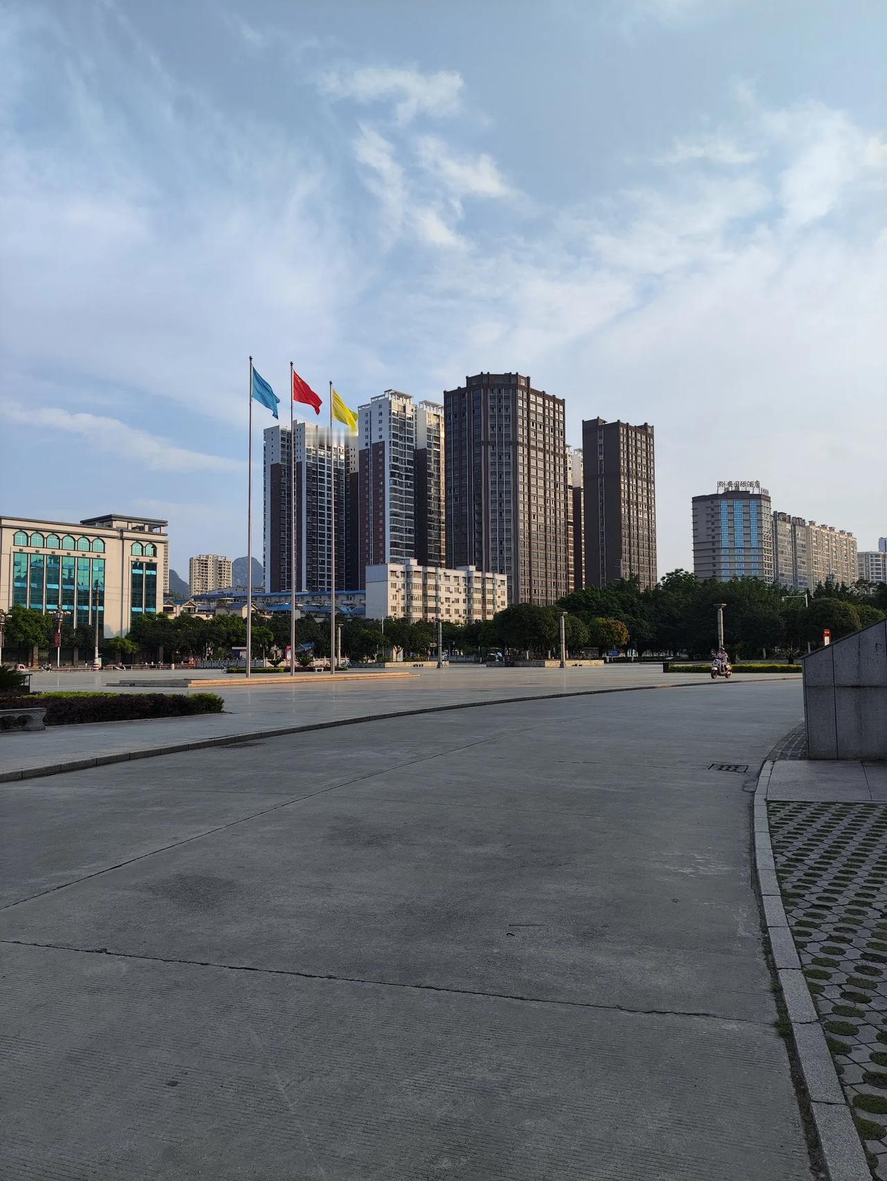 电力不是现在工业发展的瓶颈。电力虽然很重要，但是现代社会电力的来源多种多样，只要