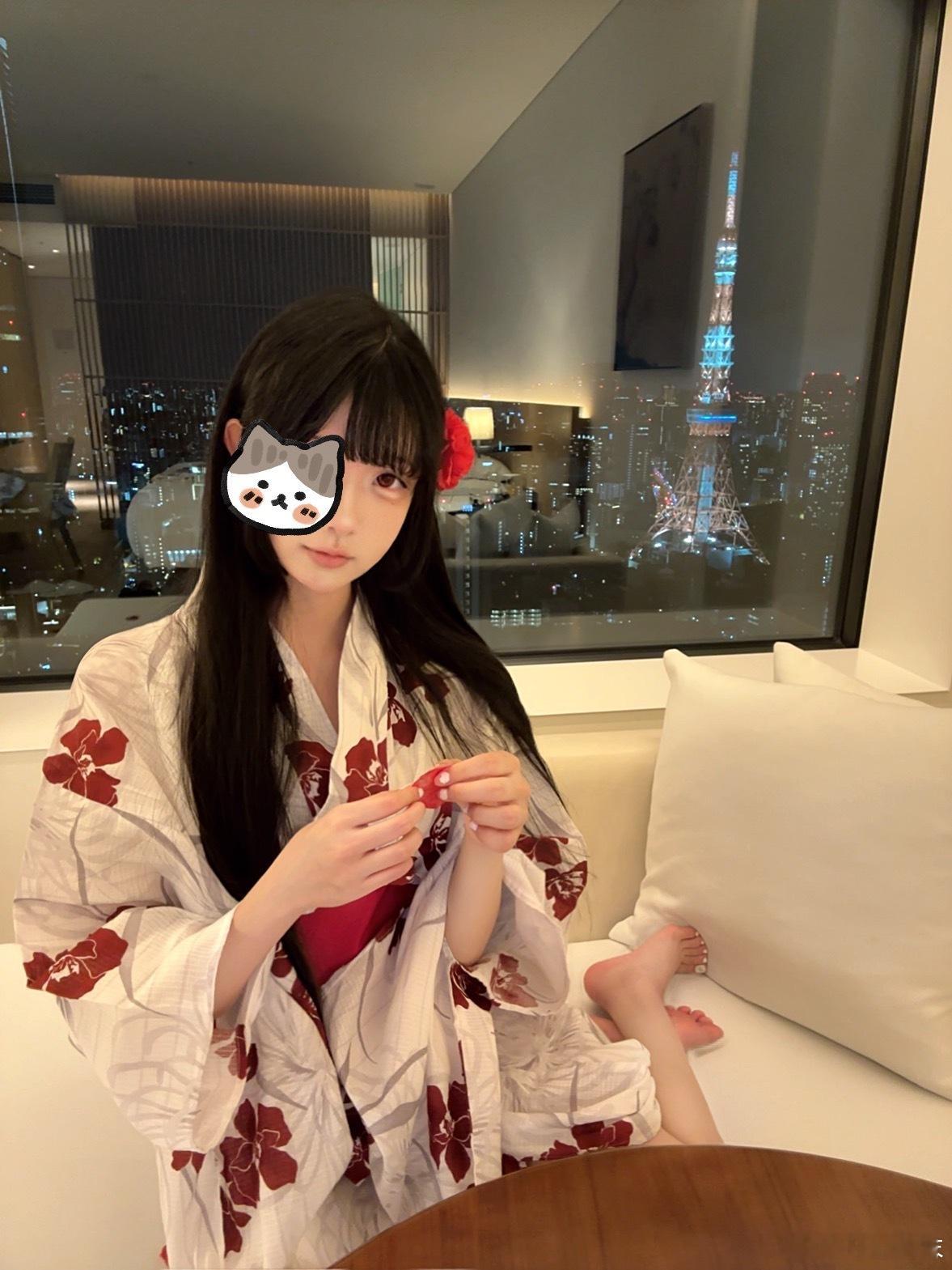 多穿幸运色www这次选的配色有点成熟呢 ​​​