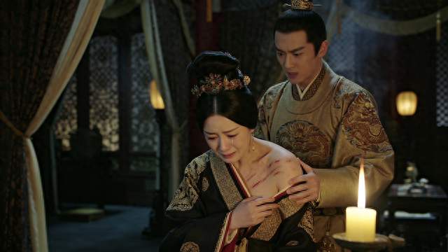 17岁新帝为34岁宠妃，登基仅一月，不惜废掉名门皇后