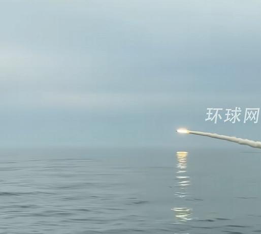 俄太平洋舰队在日本海又秀操作了，R-14和R-20两艘导弹艇携手出动，齐发“蚊子