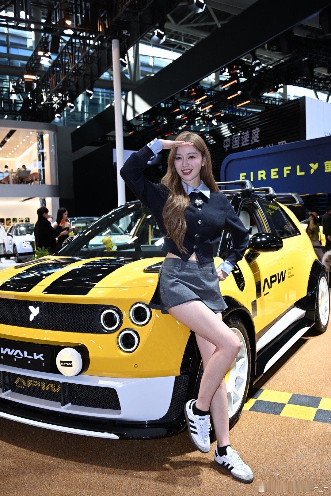 给你我萤火虫展台送的闪仔