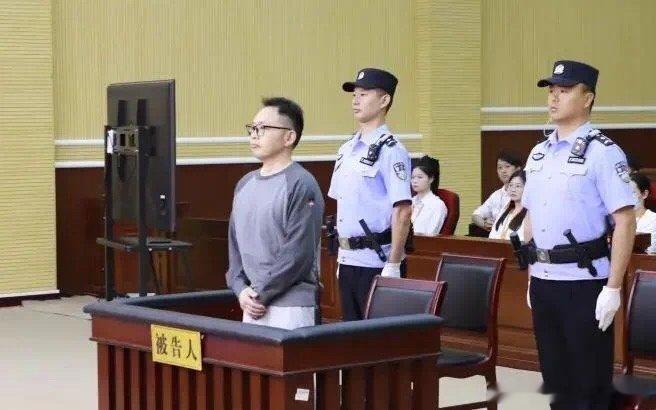 【被控受贿超2亿、违规放贷63.9亿！光大信托原董事长闫桂军受审】据荆州市中级人