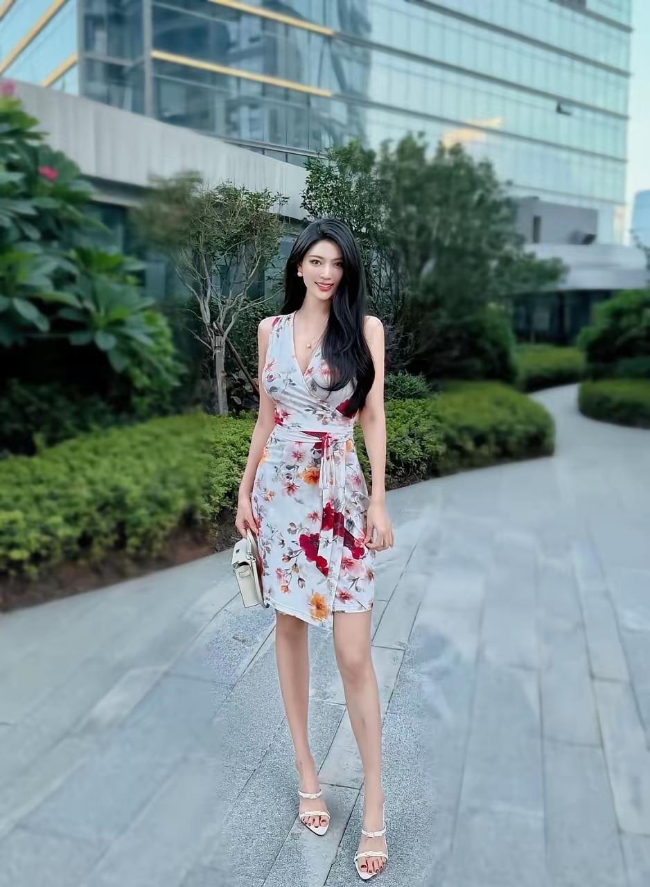 我相信这样的裙子，可不是随便哪一个女生能够挑战的，裙子是很挑人的。不过，这个身材