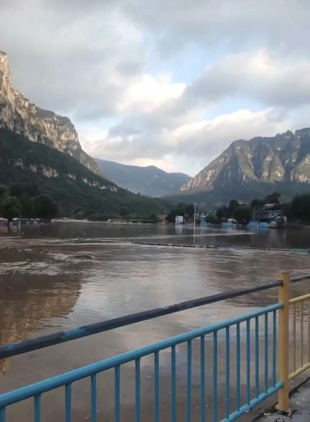南太行多地持续降雨，未来一周或不可自驾。

自8月19日以来，陵川县王莽岭一带持