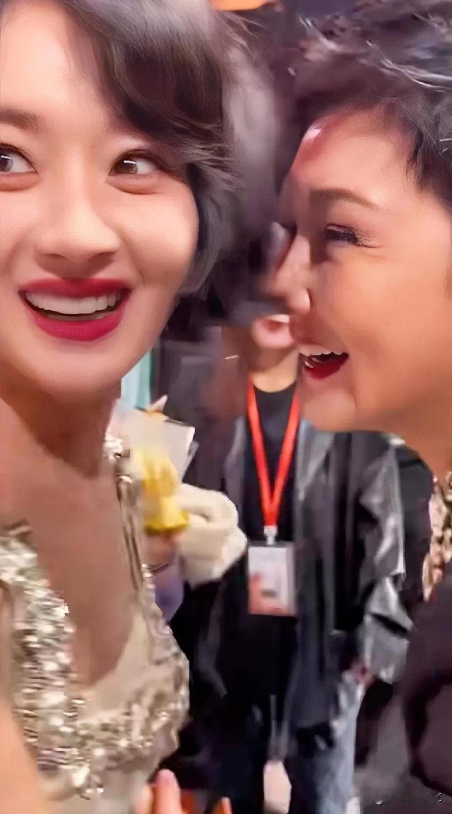 #理想家生活#赵丽颖来了好美啊 这是谁啊？张凯丽？这么多人啊，她确实很美，但是张