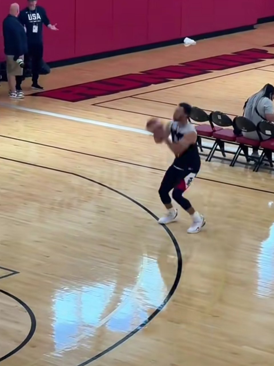 库里生涯9000球复出即里程碑！库里生涯运动战进球破9000，历史第26人。以三