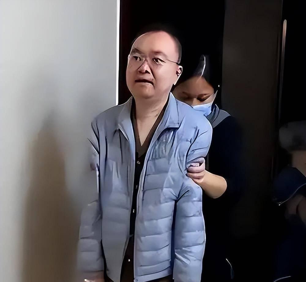 蔡磊真的是太不容易了，太伟大了，
他与渐冻症顽强斗争的每一步都走得异常艰难。渐冻