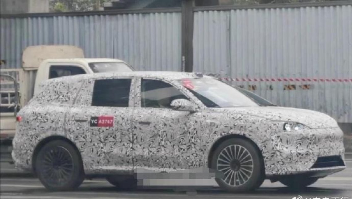 问界M6路测试车曝光，大概上长的像问界m7车型外观设计，尺寸再小一点 