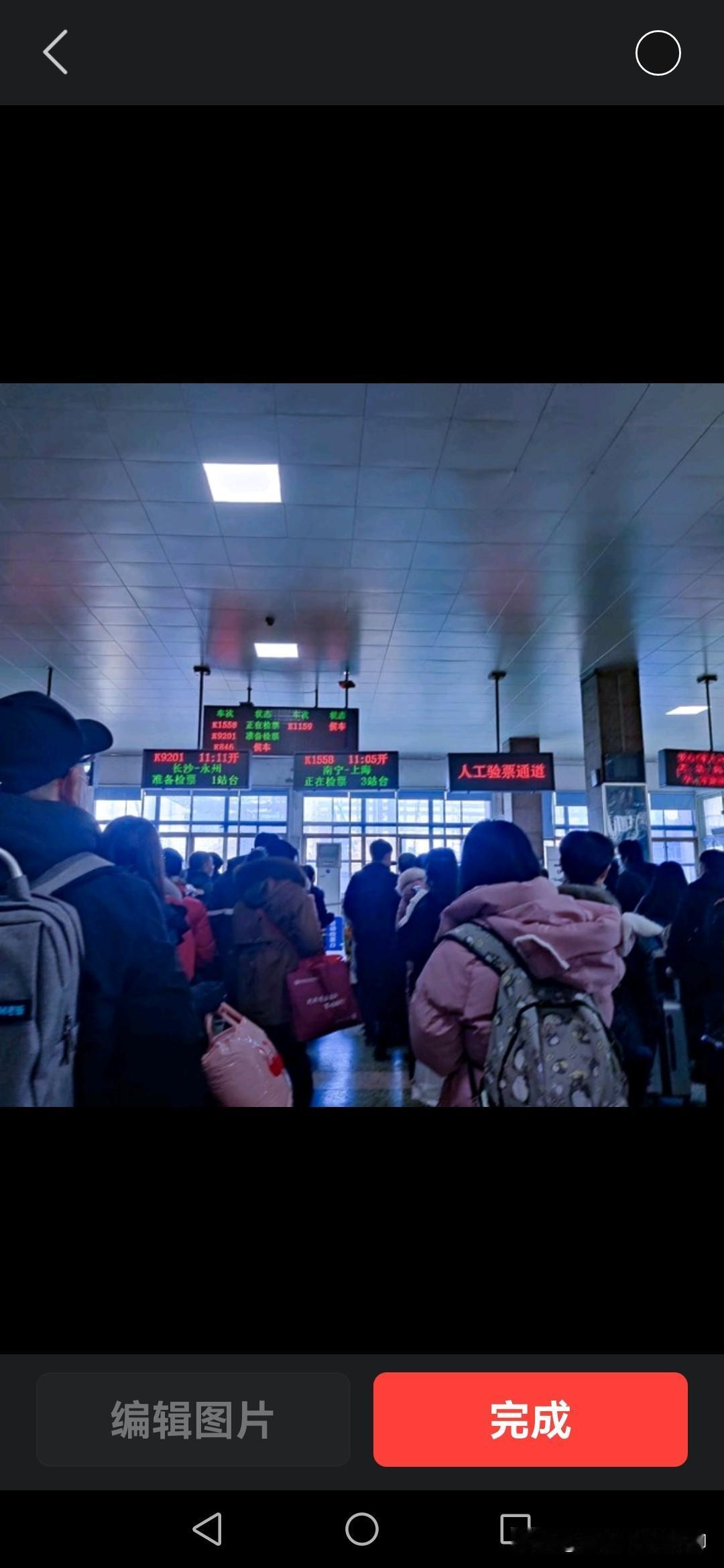 也不知道火车票为什么这么难买？反正几十年来一直都是这样，几乎从来都没有改变过。以