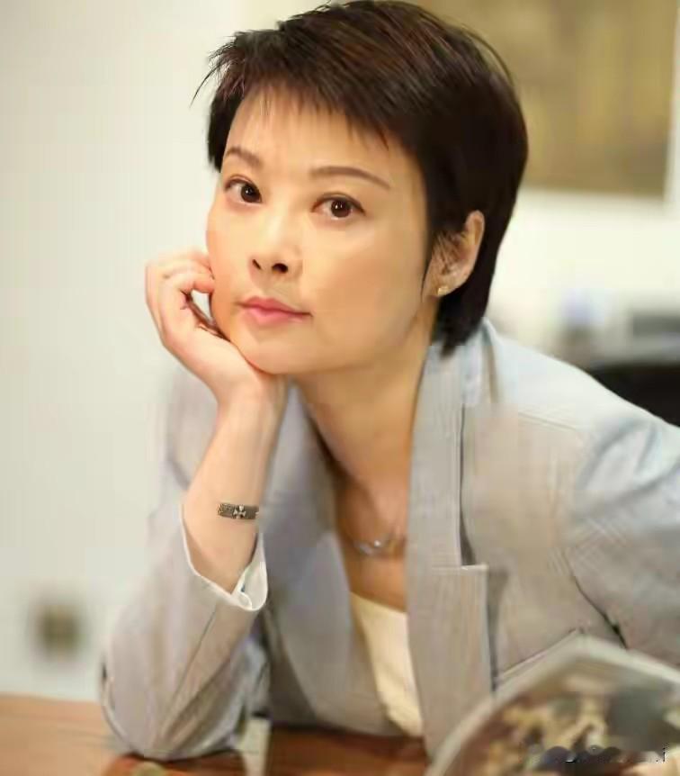 公益方向同样是医疗方面，但是我欣赏，赞成，并不断支持袁立与李亚鹏的公益活动和行为