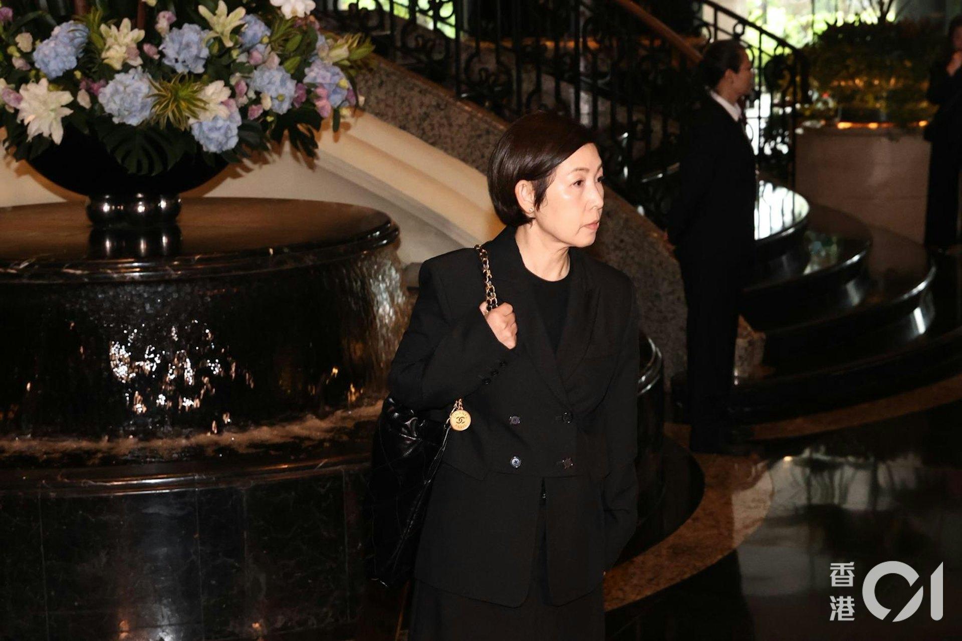 已故赌王何鸿燊与二太蓝琼缨的三女、信德集团执行董事何超蕸于上月12日因乳癌离世，