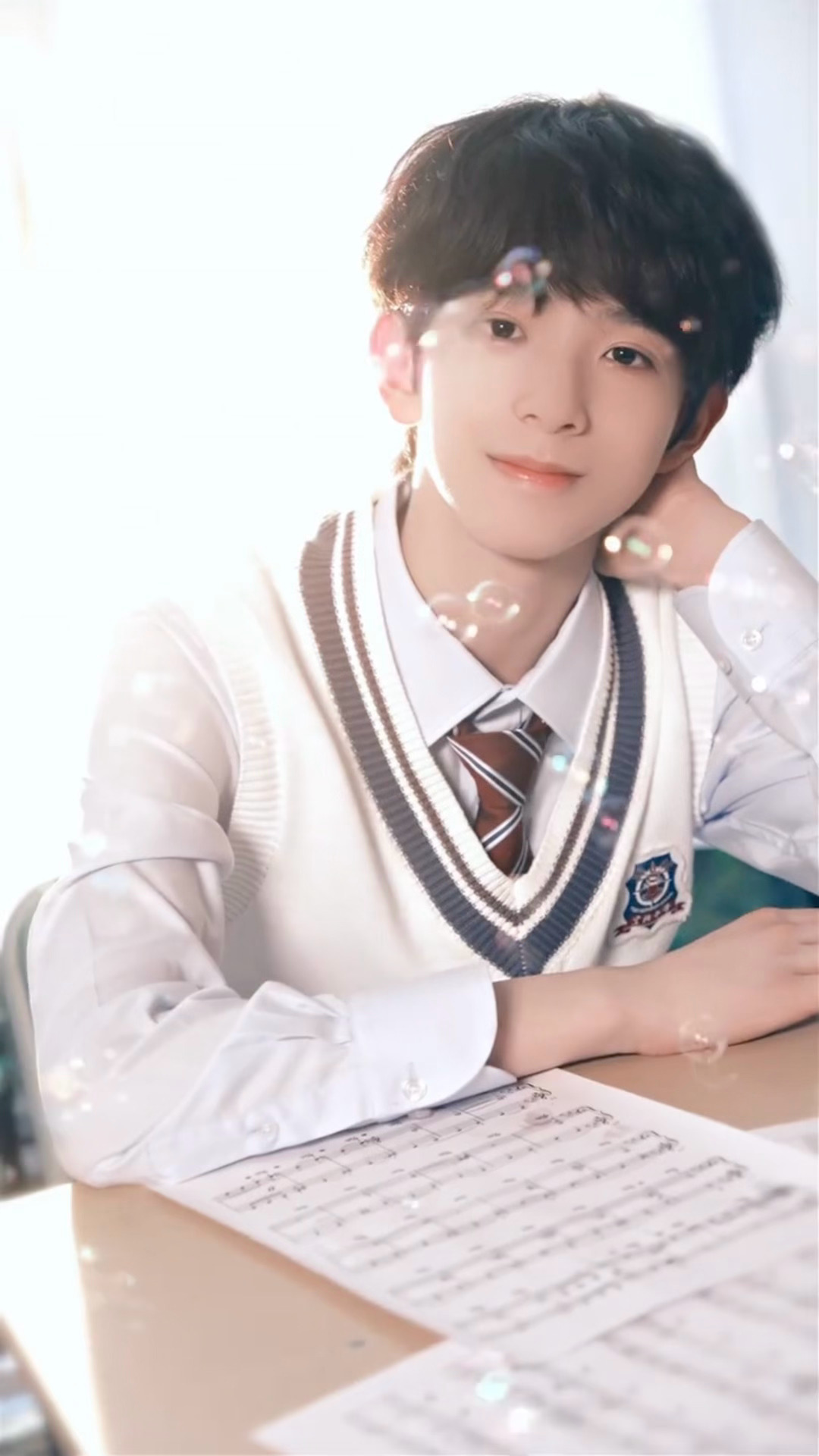 陈浚铭溢出屏幕的少年感校园文男主从此有脸。。  陈浚铭我等你一较高下陈浚铭谢逸舟