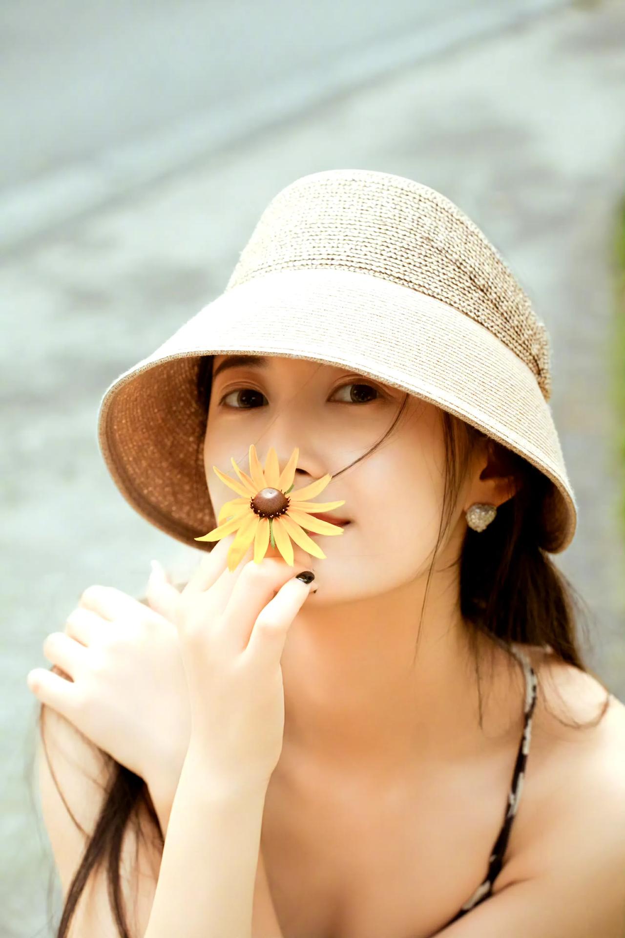 钰琪有花花耶[送自己一朵花]
陈钰琪 娱乐